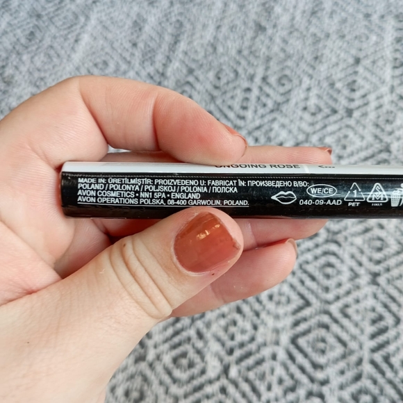 ✨FREE WITH PURCHASE OF 2000✨ Avon Lip Stylo Lipstick in Ongoing Rose - Picture 7 of 14